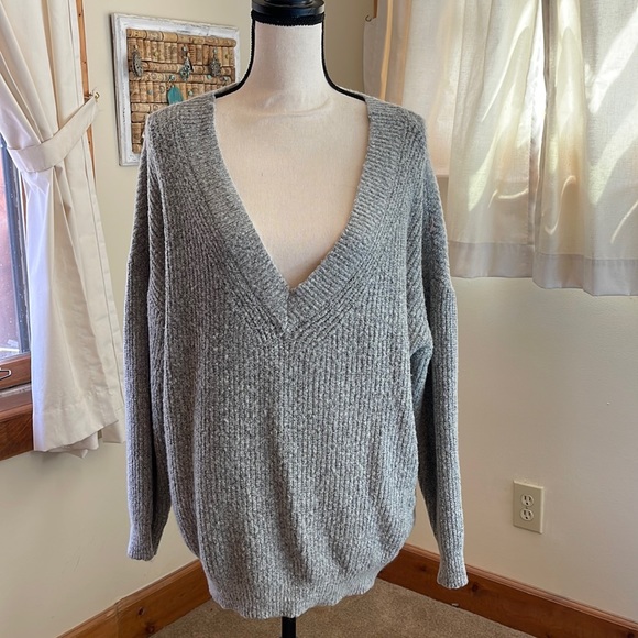 Double Zero gray v-neck sweater. Size medium. - Picture 1 of 8